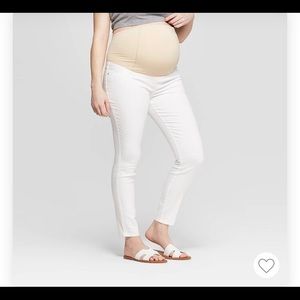 Ingrid and Isabel maternity white skinny jeans